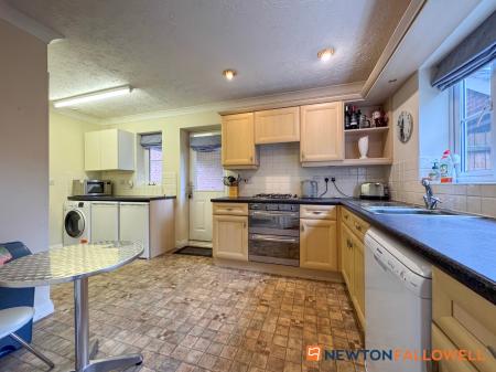 4 bedroom Link detached house for sale in Lancaster Road, Coddington