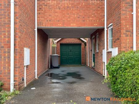 4 bedroom Link detached house for sale in Lancaster Road, Coddington