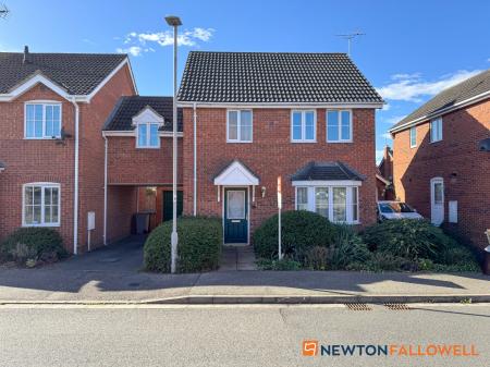 4 bedroom Link detached house for sale in Lancaster Road, Coddington