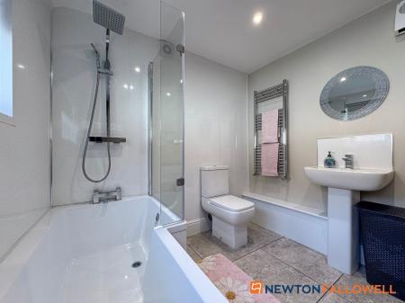 3 bedroom Terraced House for sale in Lime Grove, Newark