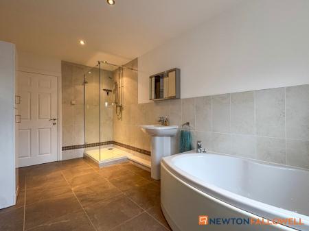 4 bedroom Detached bungalow for sale in Long Lane, Farndon