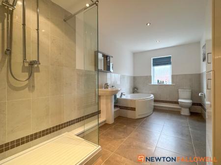 4 bedroom Detached bungalow for sale in Long Lane, Farndon