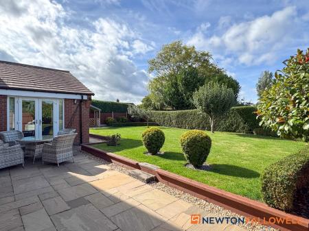 4 bedroom Detached bungalow for sale in Long Lane, Farndon