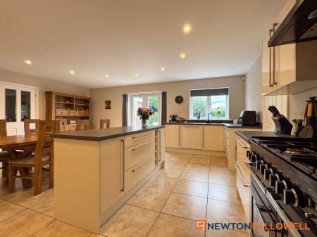 4 bedroom Detached bungalow for sale in Long Lane, Farndon
