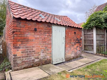 2 bedroom Cottage for sale in Low Street, Elston