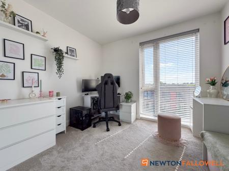 2 bedroom Flat for sale in Lord Hawke Way, Newark