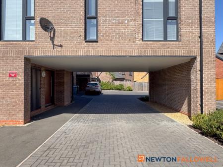 2 bedroom Flat for sale in Lord Hawke Way, Newark