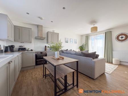 2 bedroom Flat for sale in Lord Hawke Way, Newark