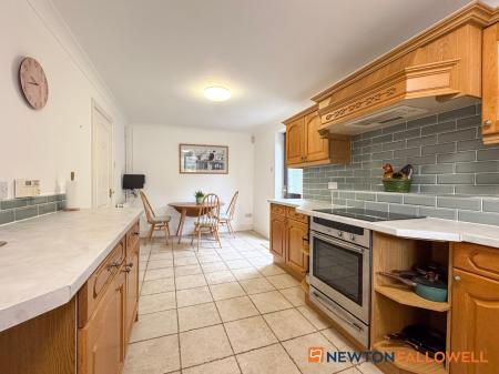 3 bedroom Detached bungalow for sale in Marlborough Court, Newark