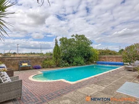 6 bedroom Detached house for sale in Mill Lane, Normanton-on-Trent