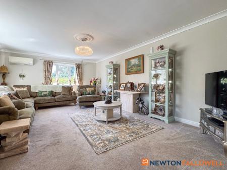 4 bedroom Detached bungalow for sale in New Lane, Girton
