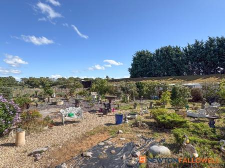 4 bedroom Detached bungalow for sale in New Lane, Girton