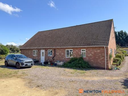 4 bedroom Detached bungalow for sale in New Lane, Girton