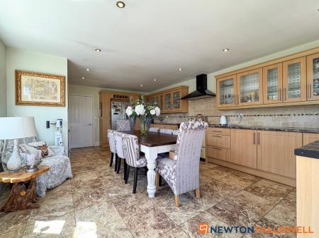 4 bedroom Detached bungalow for sale in New Lane, Girton
