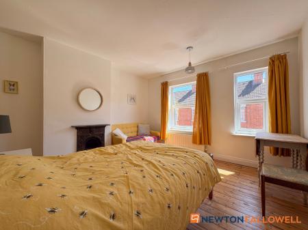 3 bedroom Terraced House for sale in Nicholson Street, Newark