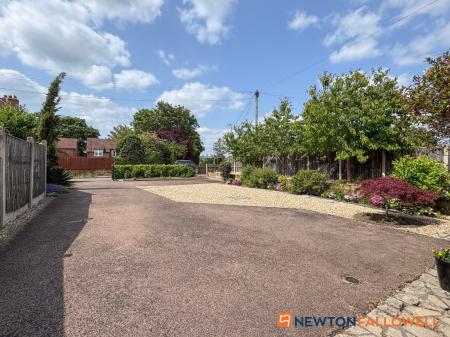 3 bedroom Bungalow for sale in North End, Farndon