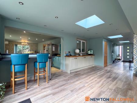 5 bedroom Detached house for sale in North Road, Sutton-on-Trent