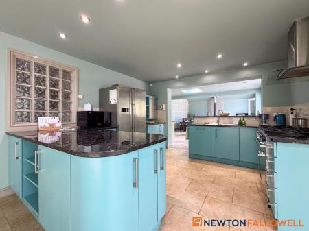 5 bedroom Detached house for sale in North Road, Sutton-on-Trent