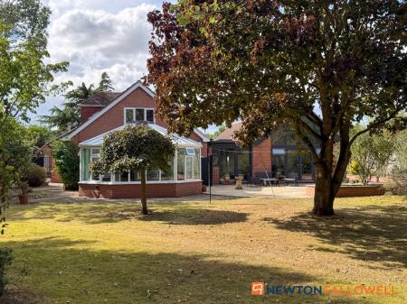 5 bedroom Detached house for sale in North Road, Sutton-on-Trent