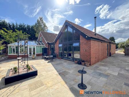 5 bedroom Detached house for sale in North Road, Sutton-on-Trent