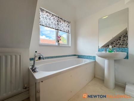 5 bedroom Detached house for sale in North Road, Sutton-on-Trent