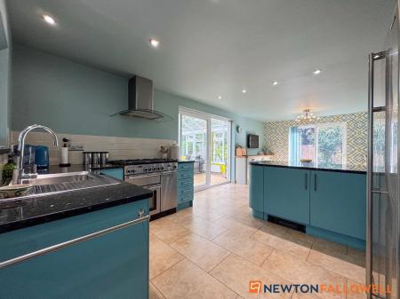 5 bedroom Detached house for sale in North Road, Sutton-on-Trent