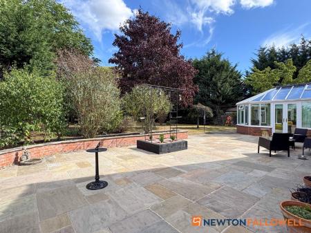 5 bedroom Detached house for sale in North Road, Sutton-on-Trent