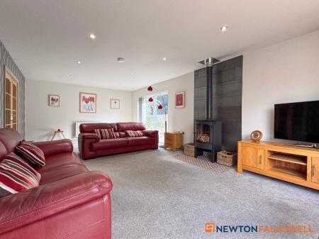 5 bedroom Detached house for sale in North Road, Sutton-on-Trent