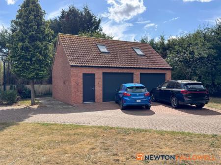 5 bedroom Detached house for sale in North Road, Sutton-on-Trent