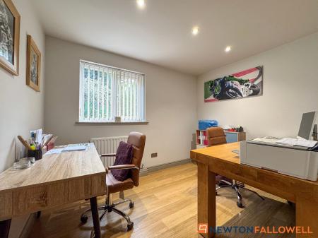 5 bedroom Detached house for sale in North Road, Sutton-on-Trent