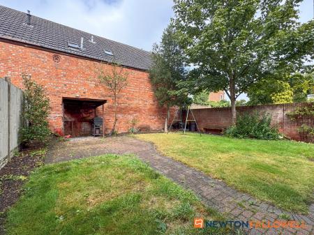3 bedroom Semi-detached house for sale in Nursery Court, Newark