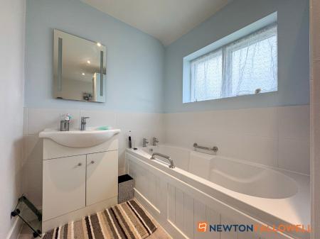 3 bedroom End of terrace house for sale in Quibell Road, Newark