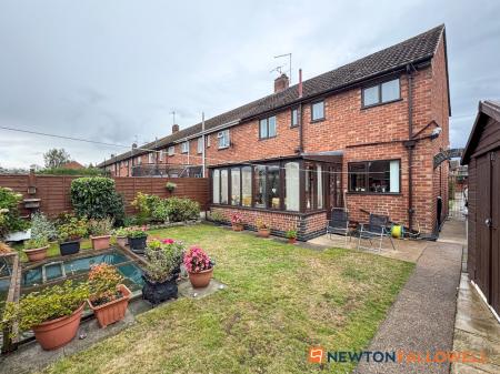 3 bedroom End of terrace house for sale in Quibell Road, Newark