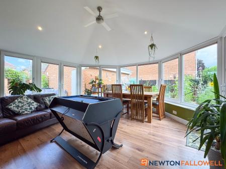 4 bedroom Detached house for sale in Saucemere Drive, Newark