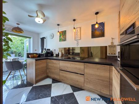 4 bedroom Detached house for sale in Saucemere Drive, Newark