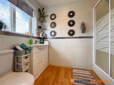 4 bedroom Detached house for sale in Saucemere Drive, Newark