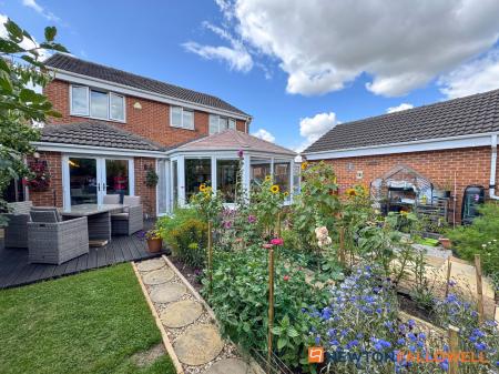 4 bedroom Detached house for sale in Saucemere Drive, Newark