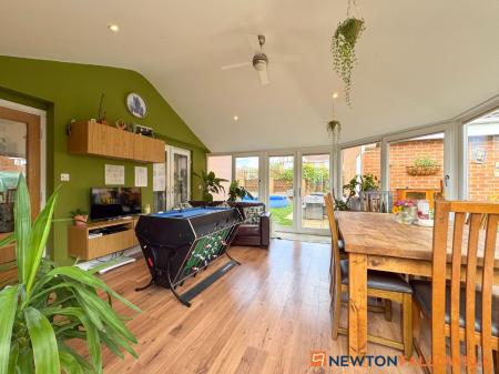 4 bedroom Detached house for sale in Saucemere Drive, Newark