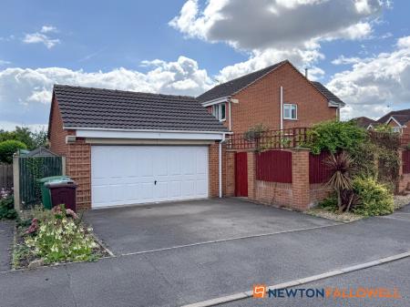 4 bedroom Detached house for sale in Saucemere Drive, Newark