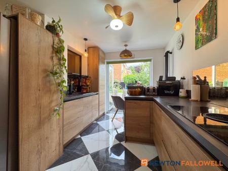 4 bedroom Detached house for sale in Saucemere Drive, Newark