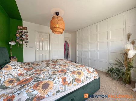 4 bedroom Detached house for sale in Saucemere Drive, Newark