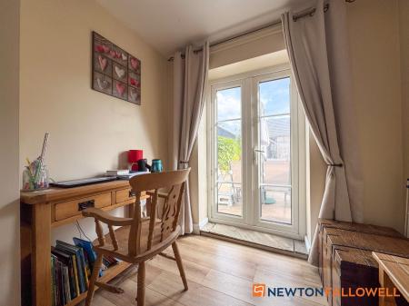 3 bedroom Semi-detached house for sale in Thoresby Avenue, Newark