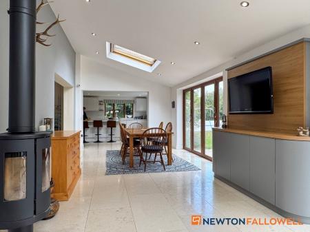 6 bedroom Detached house for sale in Town Street, Westborough