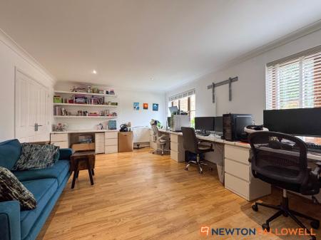 6 bedroom Detached house for sale in Town Street, Westborough