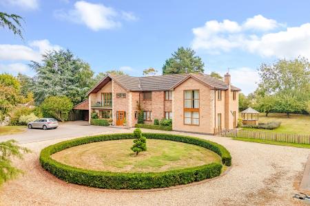 6 bedroom Detached house for sale in Town Street, Westborough