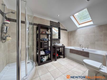 6 bedroom Detached house for sale in Town Street, Westborough