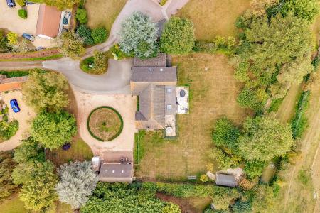 6 bedroom Detached house for sale in Town Street, Westborough