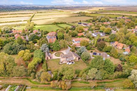 6 bedroom Detached house for sale in Town Street, Westborough