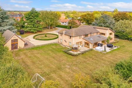 6 bedroom Detached house for sale in Town Street, Westborough