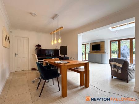 6 bedroom Detached house for sale in Town Street, Westborough